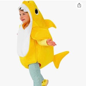 Baby Shark, Mommy Shark, Daddy Shark costumes